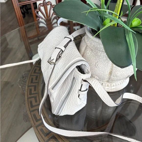 🤍🤍AIMEE KESTENBERG WHITE FLAP PEBBLED LEATHER CROSSBODY BAG!🤍🤍 - Picture 3 of 10
